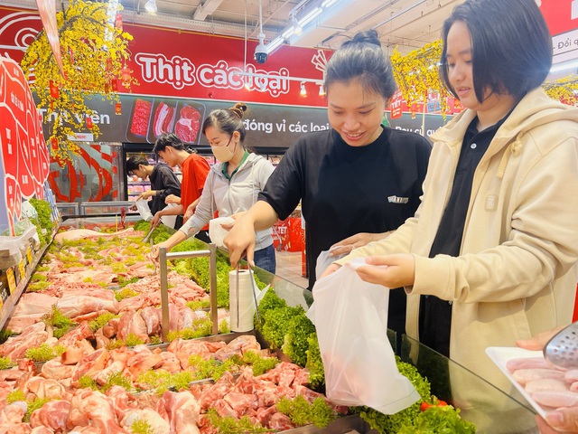 Siêu thị bảo đảm nguồn hàng, bán thịt heo không lợi nhuận phục vụ Tết- Ảnh 1. Siêu thị bảo đảm nguồn hàng, bán thịt heo không lợi nhuận phục vụ Tết- Ảnh 1.