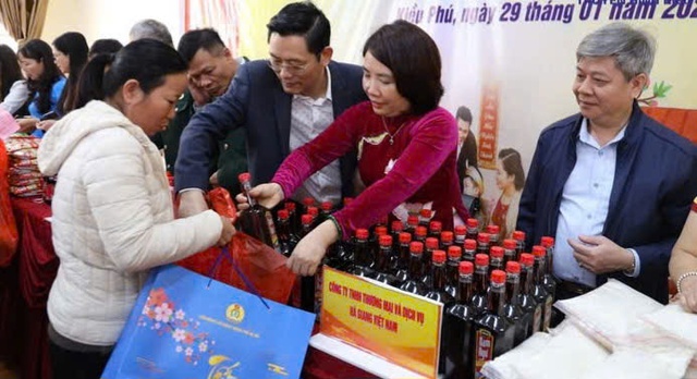 Rộn ràng sắc Xuân, ấm áp nghĩa tình chăm lo Tết cho nhân dân ở cơ sở- Ảnh 2.
