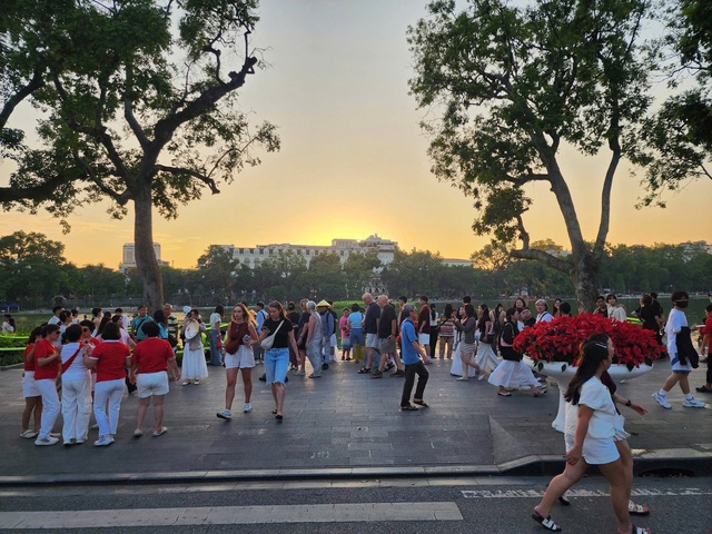 Hà Nội tạo đột phá đưa du lịch trở thành ngành kinh tế mũi nhọn- Ảnh 5.