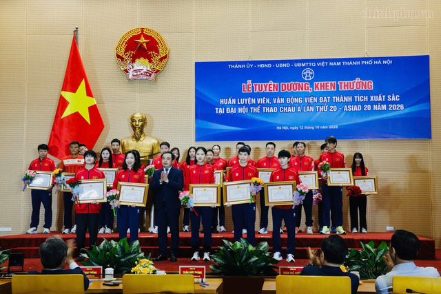 Hà Nội tuyên dương, khen thưởng HLV, VĐV đạt thành tích xuất sắc tại ASIAD 20- Ảnh 2.
