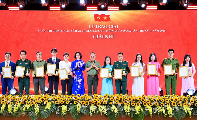 Hà Nội trao 126 giải thưởng Cuộc thi chính luận bảo vệ nền tảng tư tưởng của Đảng- Ảnh 3.