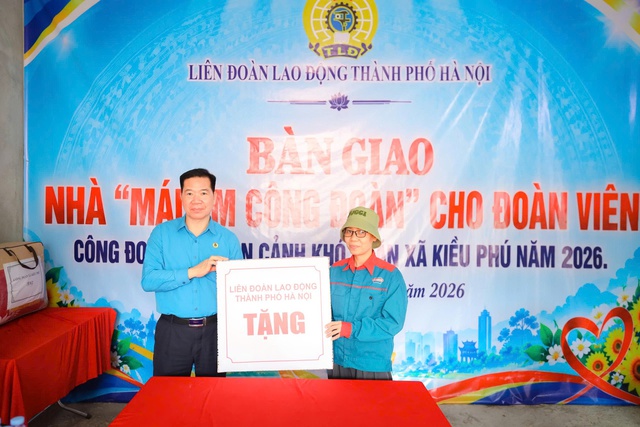 Liên đoàn lao động Hà Nội bàn giao nhà 'Mái ấm Công đoàn'- Ảnh 1.