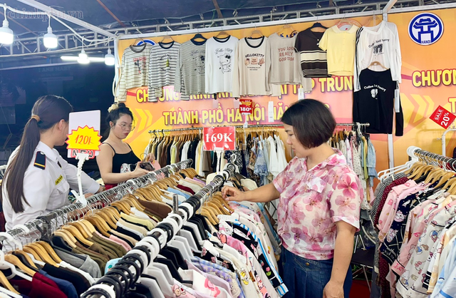 Tăng cường khuyến mại, kích cầu tiêu dùng những tháng cuối năm- Ảnh 1.