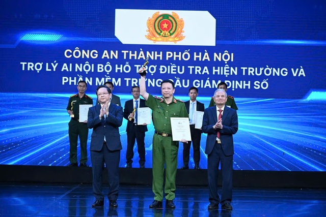 Công an Hà Nội giành giải thưởng Chuyển đổi số Việt Nam 2026 với 2 sản phẩm công nghệ- Ảnh 1.