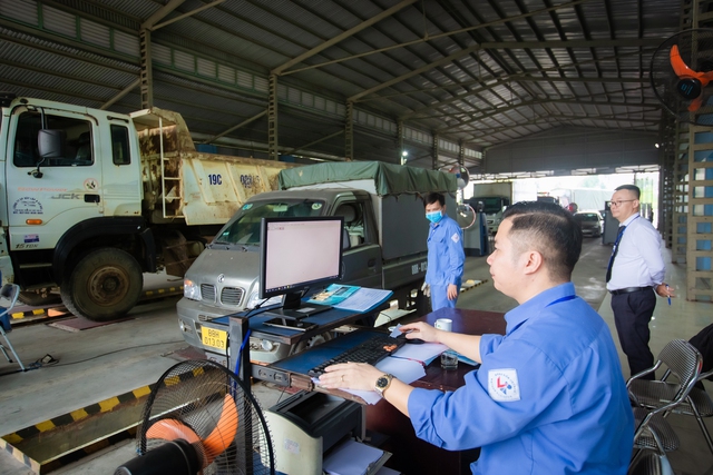 Hà Nội tăng cường giám sát, xử lý vi phạm trong hoạt động đăng kiểm- Ảnh 1.