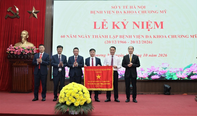 Bệnh viện Đa khoa Chương Mỹ kỷ niệm 60 năm thành lập, đón nhận Cờ thi đua của Chính phủ- Ảnh 1.