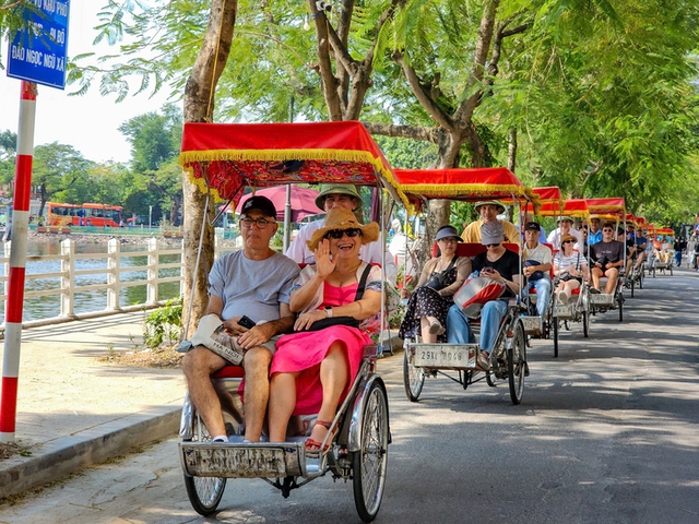Đến năm 2030, Hà Nội phấn đấu đón 13-15 triệu lượt khách quốc tế- Ảnh 2.