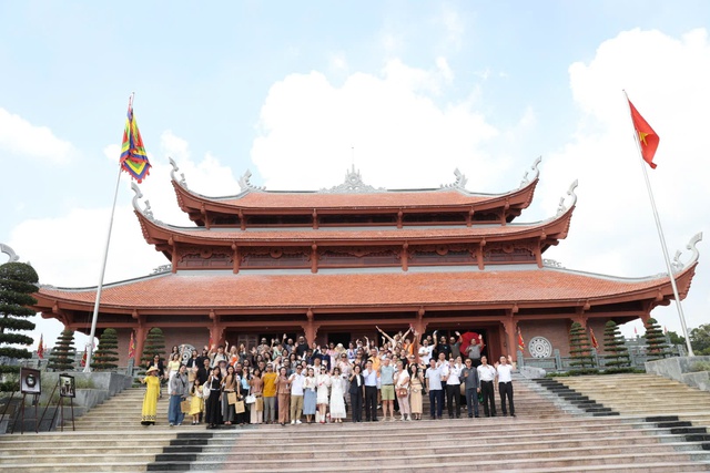 Làng Văn hóa - Du lịch các dân tộc Việt Nam: Nơi bạn bè quốc tế khám phá bản sắc văn hóa Việt- Ảnh 1.