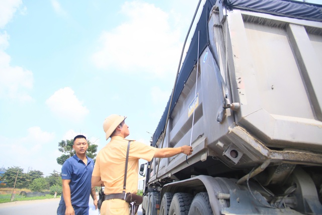 Tăng cường kiểm soát hoạt động vận tải trên các tuyến tỉnh lộ- Ảnh 1.