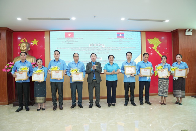 Bế giảng lớp bồi dưỡng nghiệp vụ Công đoàn cho cán bộ Công đoàn Lào- Ảnh 1.