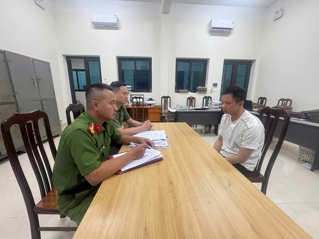 Công an Hà Nội triệt phá đường dây làm giả văn bằng, chứng chỉ quy mô lớn trên phạm vi toàn quốc- Ảnh 3.