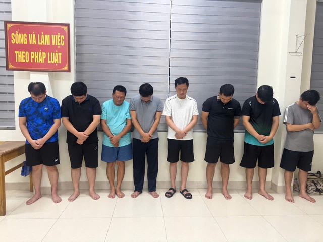 Công an Hà Nội triệt phá đường dây làm giả văn bằng, chứng chỉ quy mô lớn trên phạm vi toàn quốc- Ảnh 2.