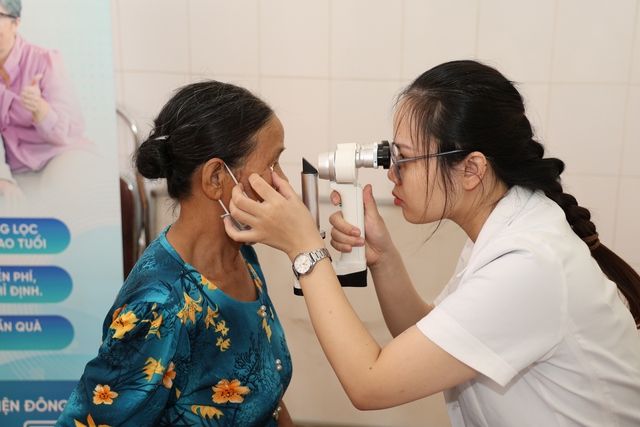 Bệnh viện Đông Đô từ Hà Nội mang ánh sáng đến người dân vùng cao Tuyên Quang- Ảnh 1.