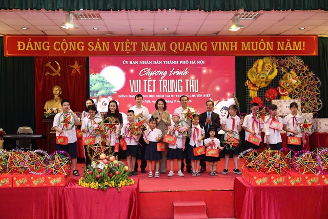 Hà Nội yêu cầu rà soát toàn bộ người yếu thế, không để bỏ sót người cần hỗ trợ - Ảnh 1.