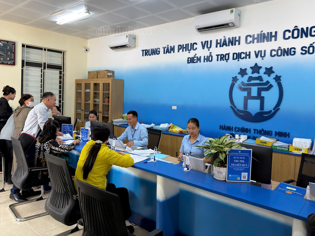 Hà Nội yêu cầu không để người dân nộp lại giấy tờ đã được kết nối dữ liệu - Ảnh 1.