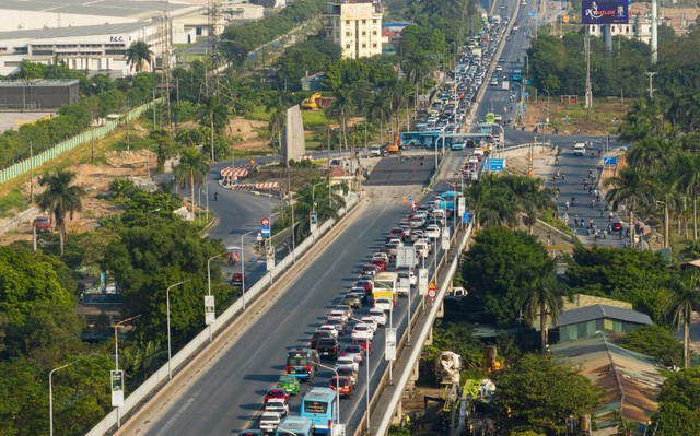 Hà Nội thông xe nút giao phía Bắc cầu Thăng Long từ tối 29/10 - Ảnh 1.