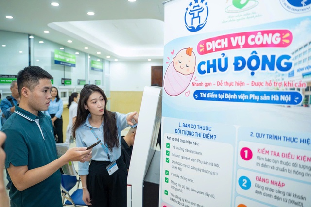 Hà Nội đổi mới dịch vụ công từ dữ liệu số đến phục vụ tại chỗ - Ảnh 2.