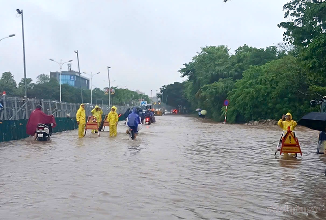 Hà Nội tiếp tục triển khai các giải pháp khắc phục úng ngập- Ảnh 1.