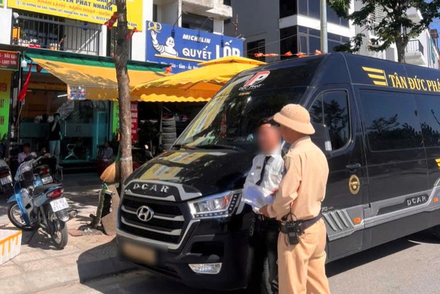 Xử lý vi phạm trong hoạt động vận tải tại khu vực Bến xe Nước Ngầm- Ảnh 1.