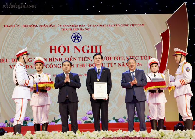 Hà Nội vinh danh 9 ‘Công dân Thủ đô ưu tú’ và biểu dương 15 gương điển hình tiên tiến- Ảnh 4.
