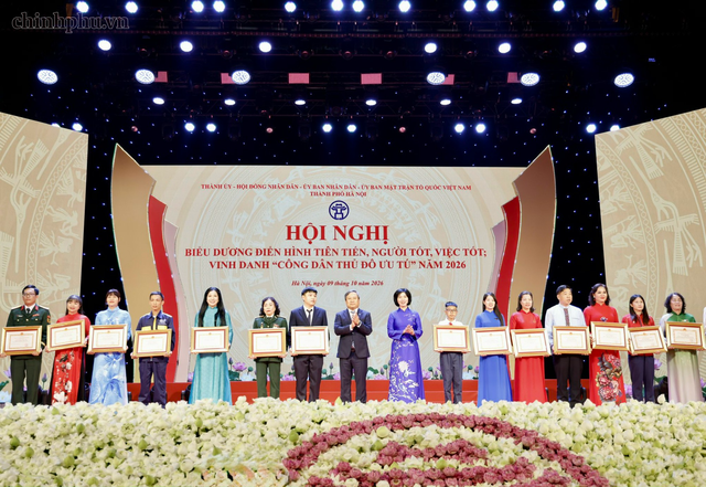 Hà Nội vinh danh 9 ‘Công dân Thủ đô ưu tú’ và biểu dương 15 gương điển hình tiên tiến- Ảnh 8.