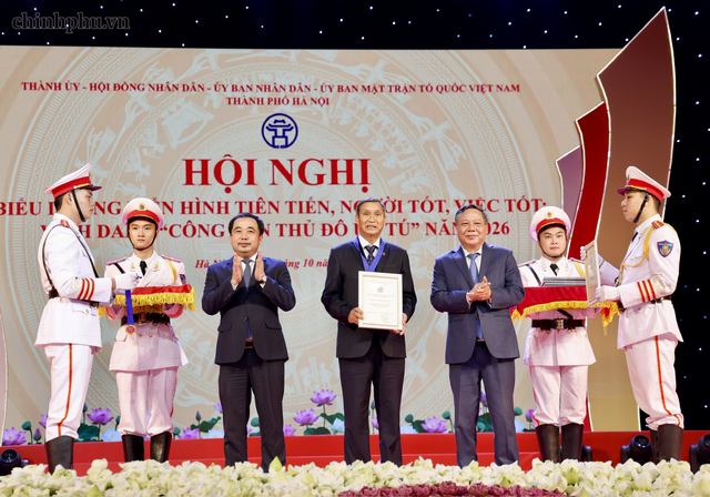 Hà Nội vinh danh 9 ‘Công dân Thủ đô ưu tú’ và biểu dương 15 gương điển hình tiên tiến- Ảnh 6.