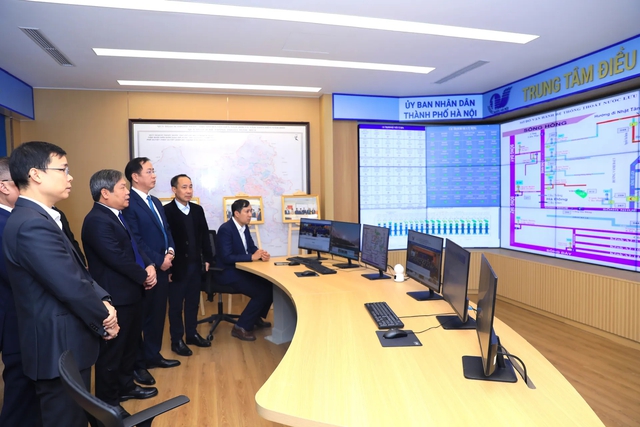 Chủ tịch UBND TP. Hà Nội thăm, động viên các đơn vị làm nhiệm vụ xuyên Tết- Ảnh 2.