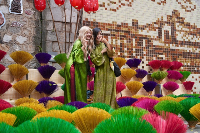 Sắc xuân trên chợ hoa Hàng Lược: ‘Hơi thở’ Tết giữa lòng Hà Nội- Ảnh 6.