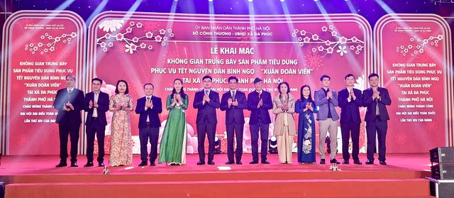 Hà Nội khai mạc 'không gian trưng bày sản phẩm tiêu dùng phục vụ Tết 2026'- Ảnh 1.