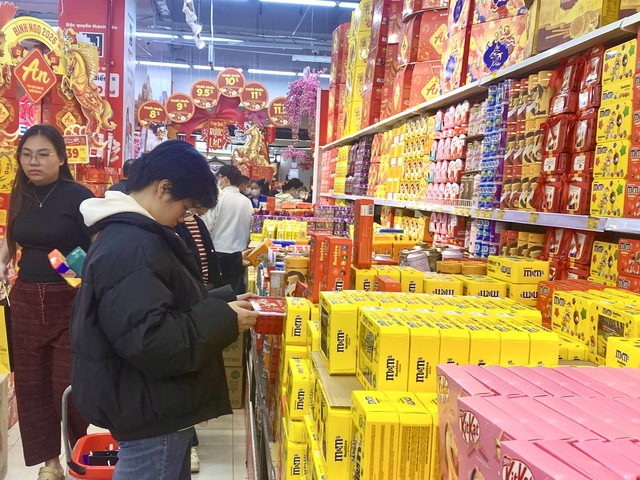 Thị trường bánh kẹo, giỏ quà Tết 2026: Hàng Việt chiếm ưu thế- Ảnh 2.