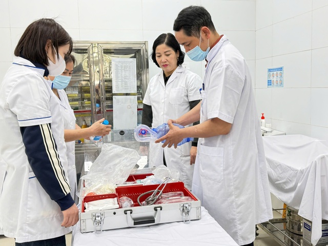 Ngành Y tế Thủ đô 'trực chiến' xuyên Tết, chủ động ngăn chặn dịch bệnh từ sớm, từ xa- Ảnh 2.