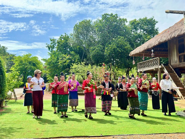 Rộn ràng sắc xuân tại các không gian văn hóa Thủ đô dịp Tết - Ảnh 11.