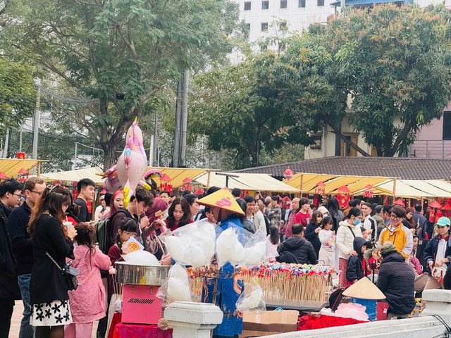 Rộn ràng sắc xuân tại các không gian văn hóa Thủ đô dịp Tết - Ảnh 4.