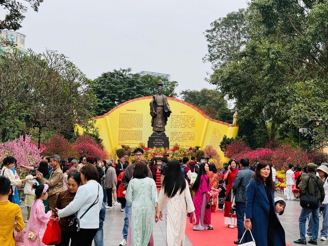 Rộn ràng sắc xuân tại các không gian văn hóa Thủ đô dịp Tết - Ảnh 9.