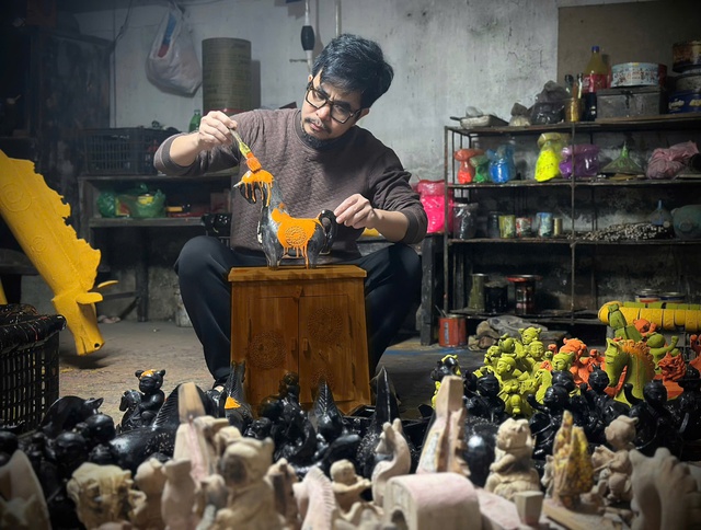 Nghệ nhân ưu tú Nguyễn Tấn Phát và tuyệt kỹ chế tác 'ngựa Gióng'- Ảnh 1. Nghệ nhân ưu tú Nguyễn Tấn Phát và tuyệt kỹ chế tác 'ngựa Gióng'- Ảnh 1.