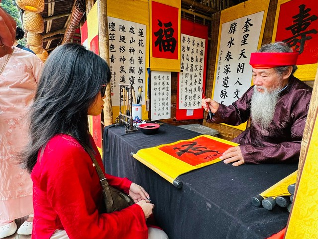 Hà Nội đón gần 594 nghìn lượt khách trong 5 ngày đầu nghỉ Tết- Ảnh 2.