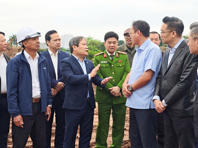 Chủ tịch TP. Hà Nội kiểm tra một số công trường thi công các dự án chống úng ngập- Ảnh 3. Chủ tịch TP. Hà Nội kiểm tra một số công trường thi công các dự án chống úng ngập- Ảnh 3.
