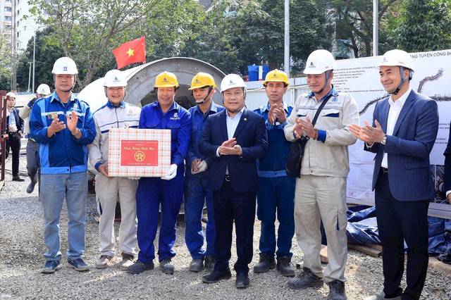 Chủ tịch TP. Hà Nội kiểm tra một số công trường thi công các dự án chống úng ngập- Ảnh 4. Chủ tịch TP. Hà Nội kiểm tra một số công trường thi công các dự án chống úng ngập- Ảnh 4.