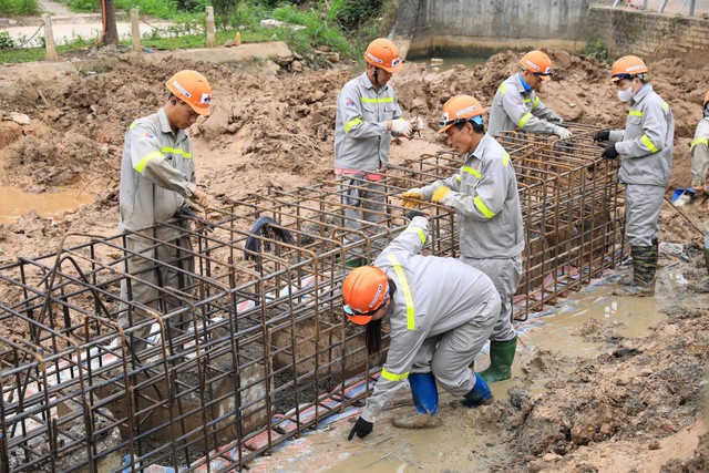 Chủ tịch TP. Hà Nội kiểm tra một số công trường thi công các dự án chống úng ngập- Ảnh 2. Chủ tịch TP. Hà Nội kiểm tra một số công trường thi công các dự án chống úng ngập- Ảnh 2.