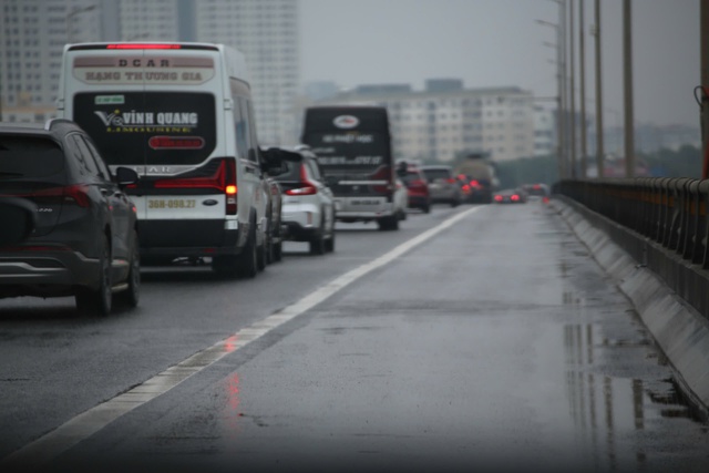 Sau kỳ nghỉ Tết kéo dài, Thủ đô nhộn nhịp đón dòng người quay trở lại- Ảnh 6. Sau kỳ nghỉ Tết kéo dài, Thủ đô nhộn nhịp đón dòng người quay trở lại- Ảnh 6.