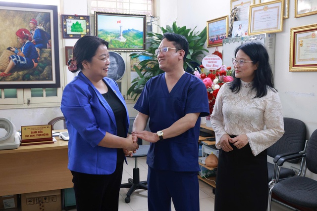 Tri ân, chúc mừng ngày Thầy thuốc Việt Nam- Ảnh 3.