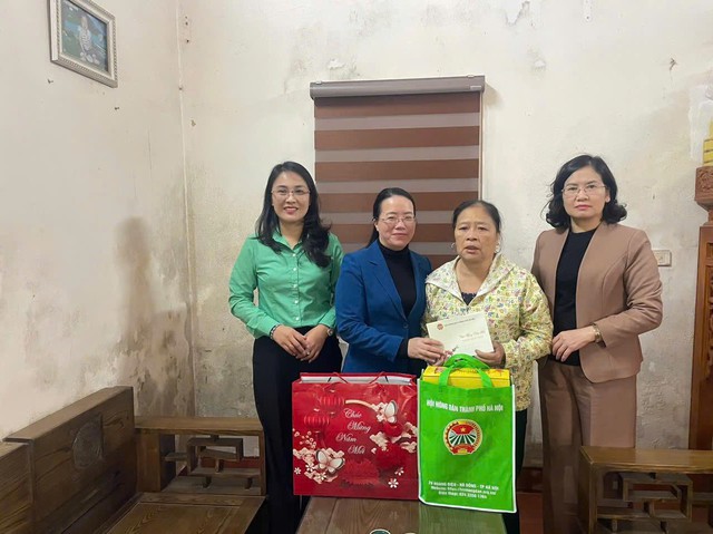 Chăm lo công nhân, nông dân dịp Tết- Nghĩa tình lan tỏa, xuân thêm ấm áp- Ảnh 2. Chăm lo công nhân, nông dân dịp Tết- Nghĩa tình lan tỏa, xuân thêm ấm áp- Ảnh 2.