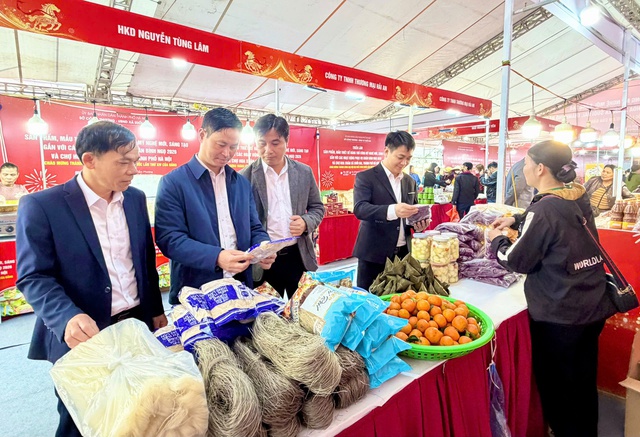 Quảng bá sản phẩm thủ công mỹ nghệ, thúc đẩy tiêu dùng dịp Tết- Ảnh 3.