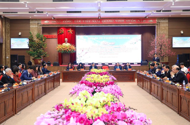 Hà Nội gặp mặt báo chí, trí thức, văn nghệ sĩ, chung tay phát triển Thủ đô- Ảnh 1.