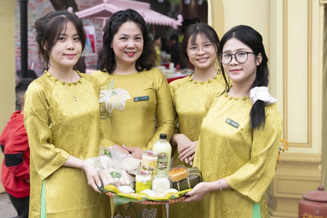 Giữ hồn cốm Hà Nội trên mâm cỗ Tết- Ảnh 4. Giữ hồn cốm Hà Nội trên mâm cỗ Tết- Ảnh 4.