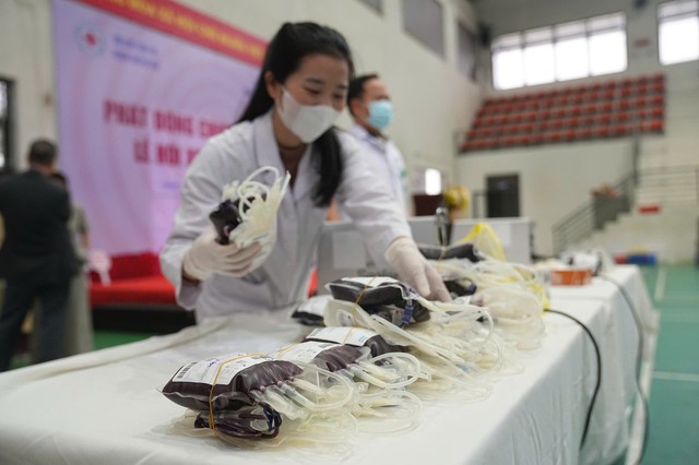 Hàng trăm người hiến máu tình nguyện dịp Tết và Lễ hội xuân hồng 2026- Ảnh 2.