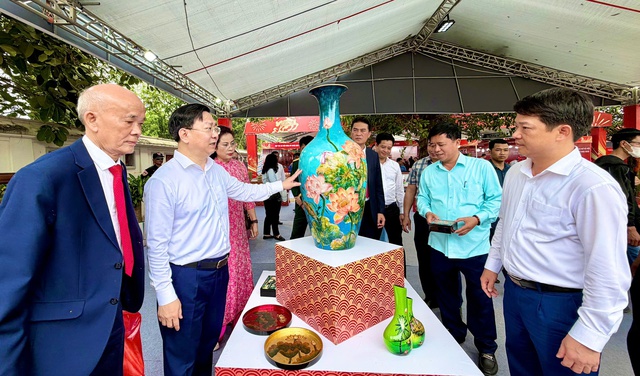 Hà Nội khai mạc Hội chợ hàng công nghiệp nông thôn tiêu biểu Xuân Bính Ngọ 2026- Ảnh 2. Hà Nội khai mạc Hội chợ hàng công nghiệp nông thôn tiêu biểu Xuân Bính Ngọ 2026- Ảnh 2.