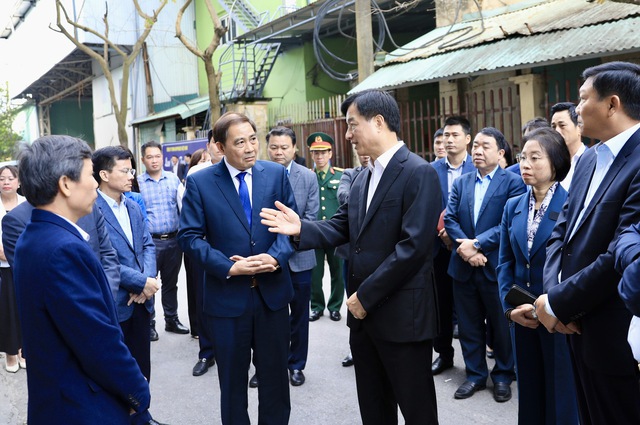 Tạo điều kiện thuận lợi để mọi công dân thực hiện đầy đủ quyền bầu cử- Ảnh 2.