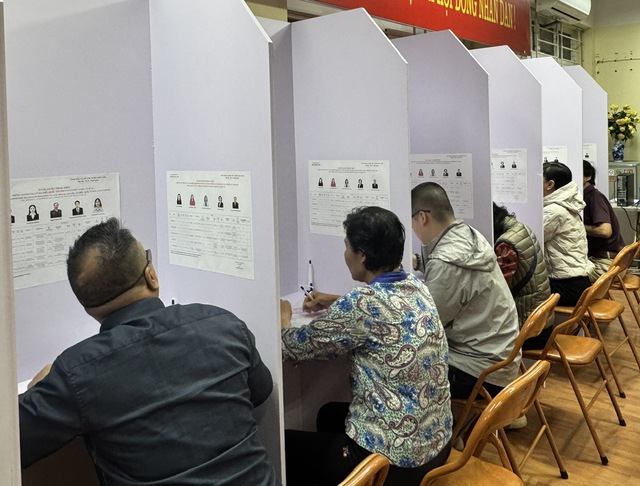 Hà Nội: Hơn 1 triệu cử tri đã tham gia bỏ phiếu bầu cử- Ảnh 1. Hà Nội: Hơn 1 triệu cử tri đã tham gia bỏ phiếu bầu cử- Ảnh 1.