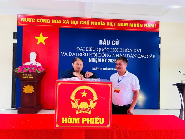 Cử tri Thủ đô phấn khởi tham gia ngày hội bầu cử của toàn dân- Ảnh 25.